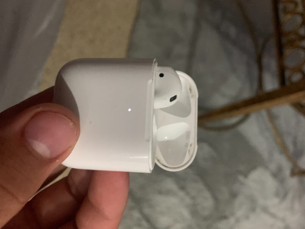 Why Wont My Airpods Flash White